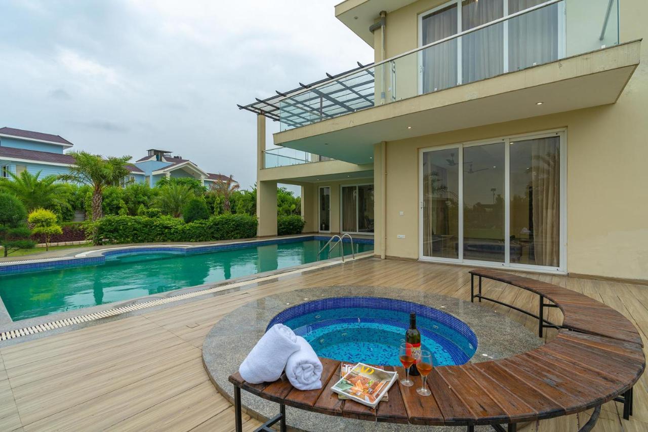 Stayvista At Blanc Belle With Outdoor Pool Sohna Buitenkant foto