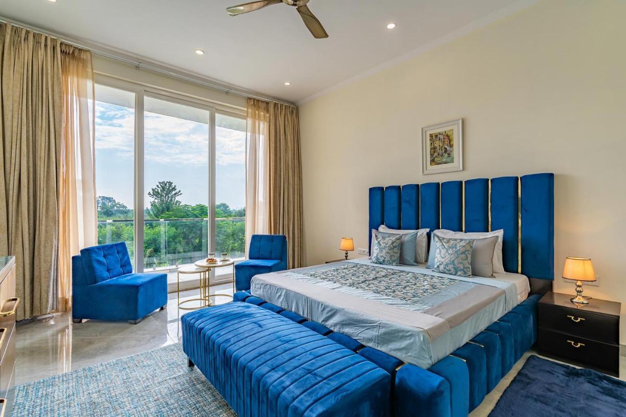 Stayvista At Blanc Belle With Outdoor Pool Sohna Buitenkant foto