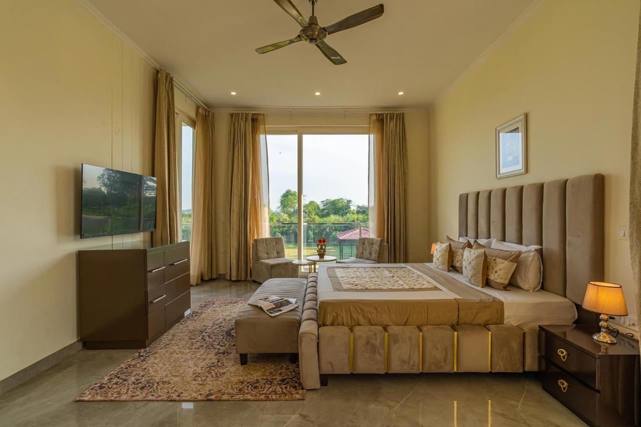 Stayvista At Blanc Belle With Outdoor Pool Sohna Buitenkant foto