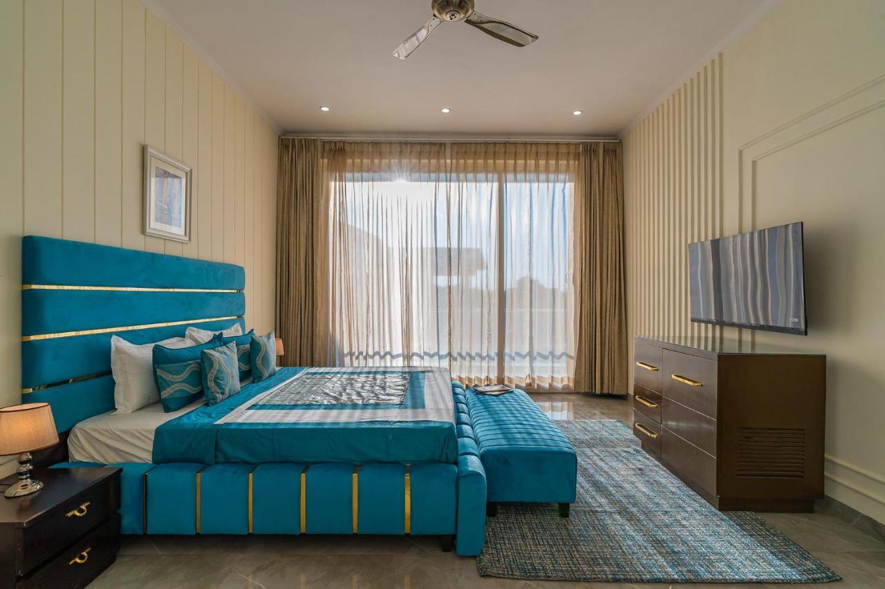 Stayvista At Blanc Belle With Outdoor Pool Sohna Buitenkant foto