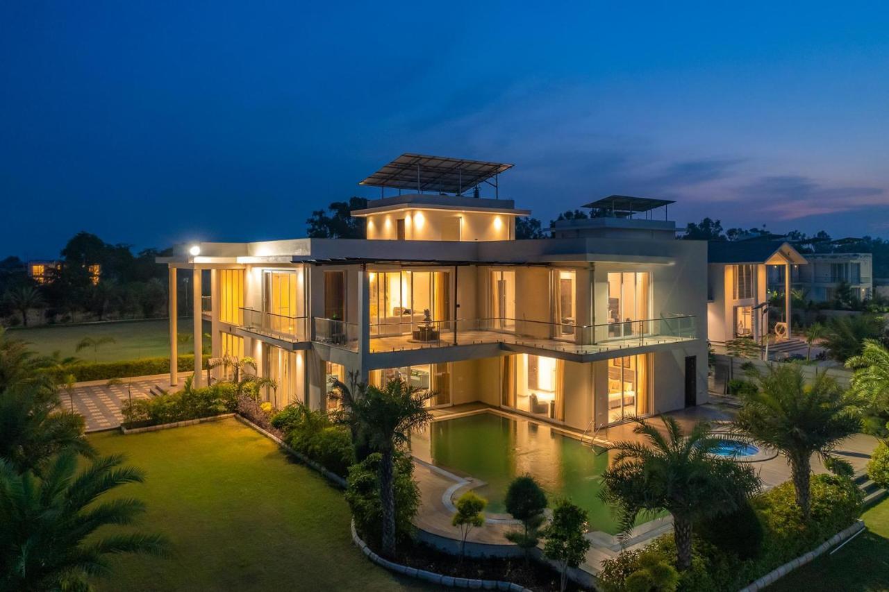 Stayvista At Blanc Belle With Outdoor Pool Sohna Buitenkant foto
