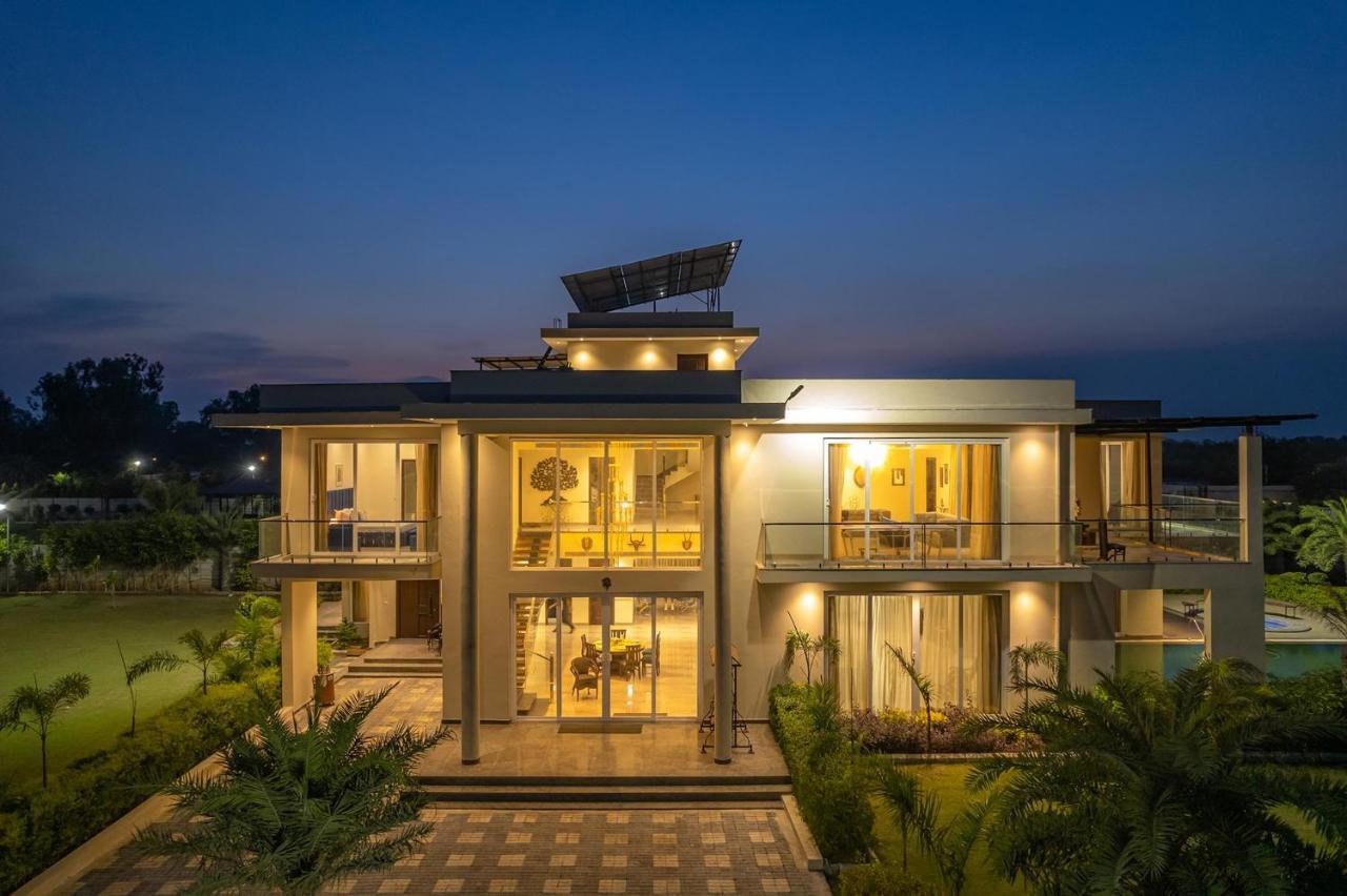 Stayvista At Blanc Belle With Outdoor Pool Sohna Buitenkant foto