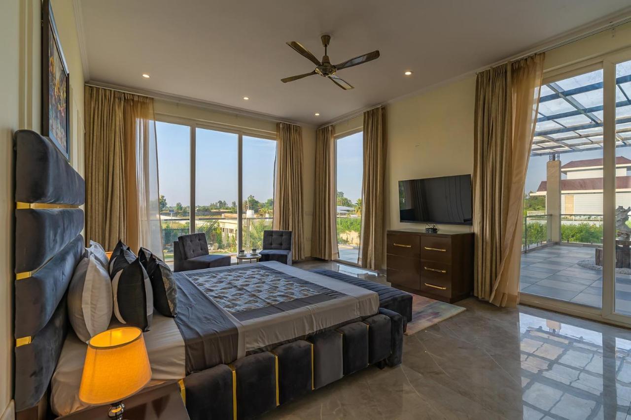 Stayvista At Blanc Belle With Outdoor Pool Sohna Buitenkant foto