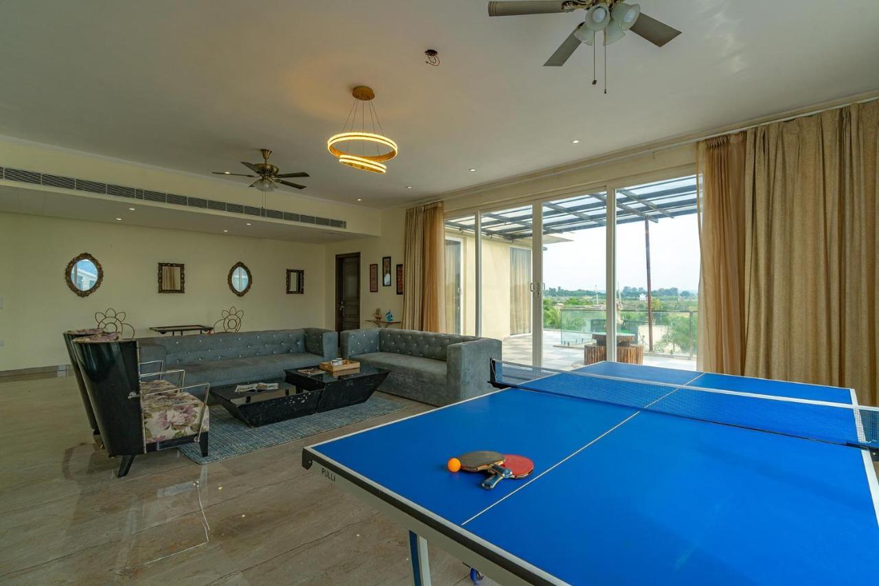Stayvista At Blanc Belle With Outdoor Pool Sohna Buitenkant foto