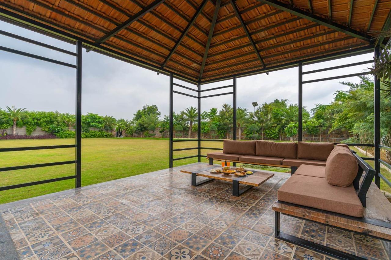 Stayvista At Blanc Belle With Outdoor Pool Sohna Buitenkant foto